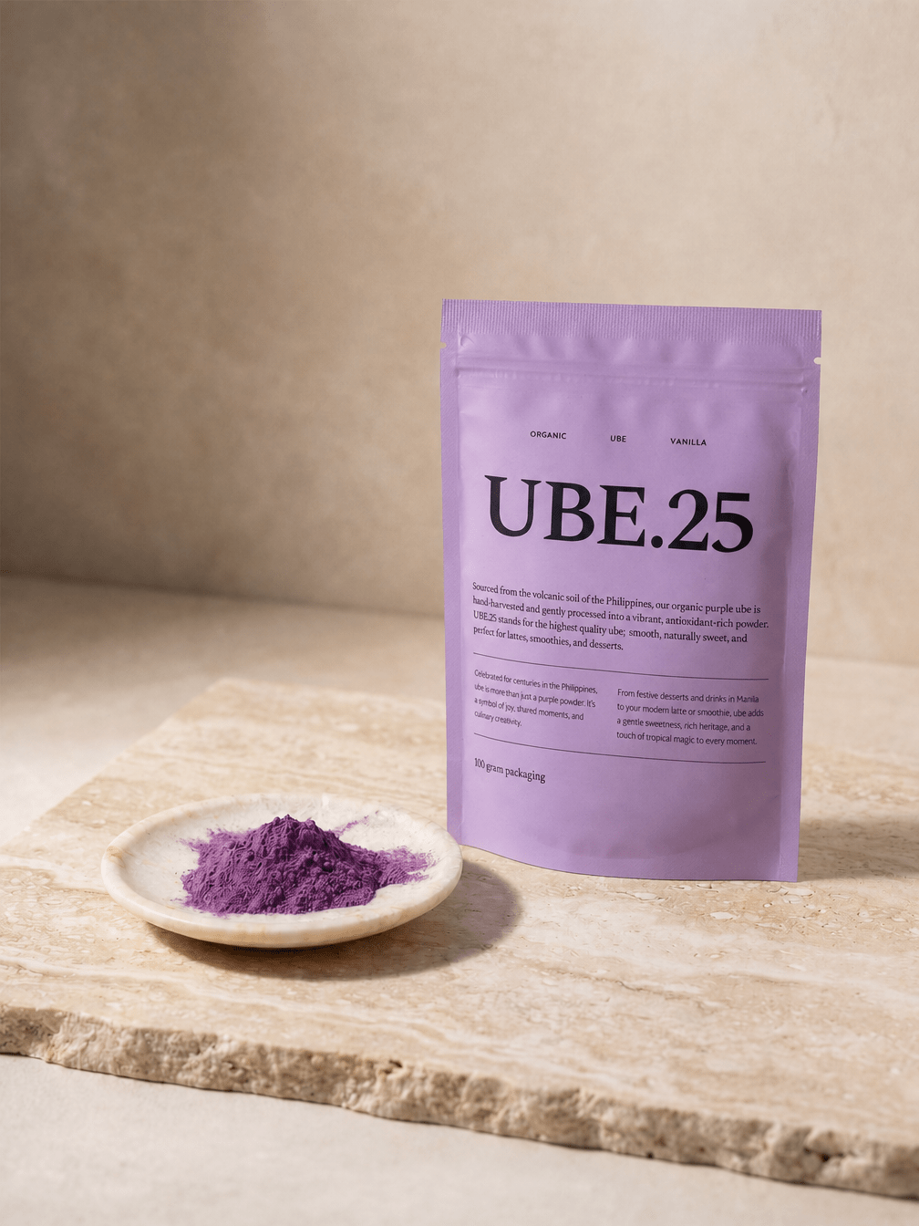 Zakje UBE.25 ube poeder met een schaaltje paars poeder