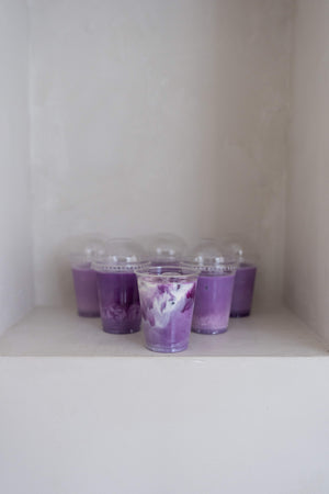 Ube latte in to go bekers